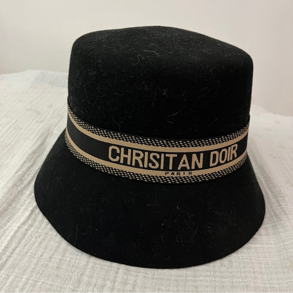 « Chrisitan Doir » Black Bucket Hat, made in Parix! 😄